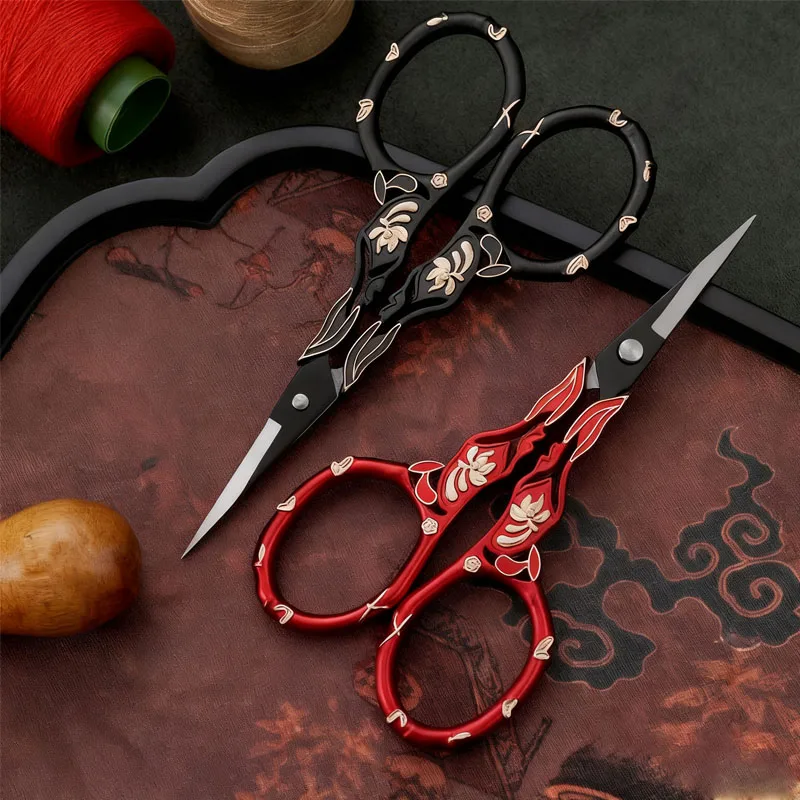 Embroidery Scissors Small - .Tijeras de sastre para punto de