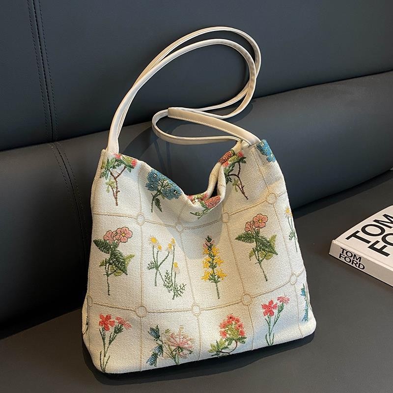 Embroidery Workshop - Bolso Tote Bordado a la Moda,