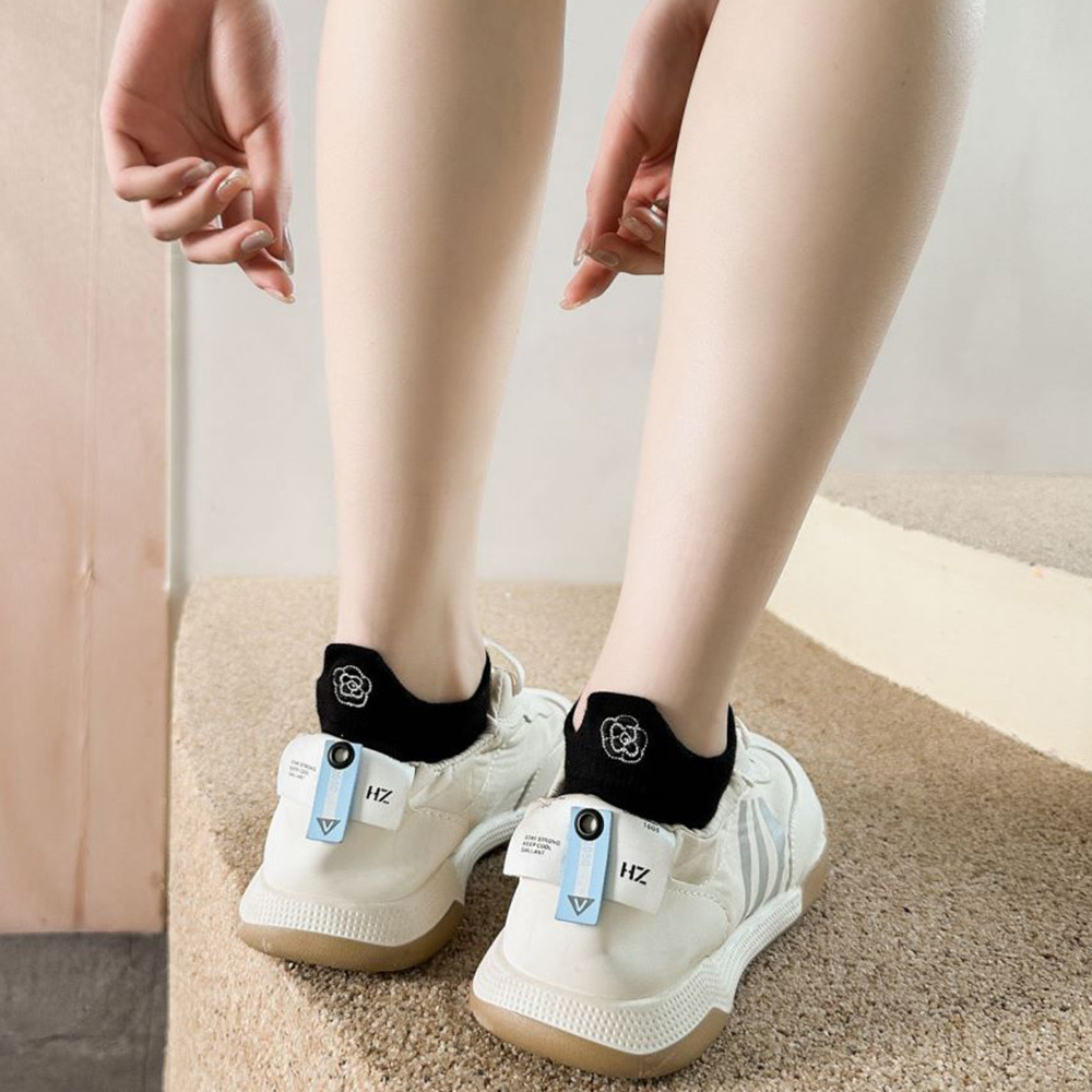 Calcetines negros con bordado  - Embroidery On Socks reseña y precio
